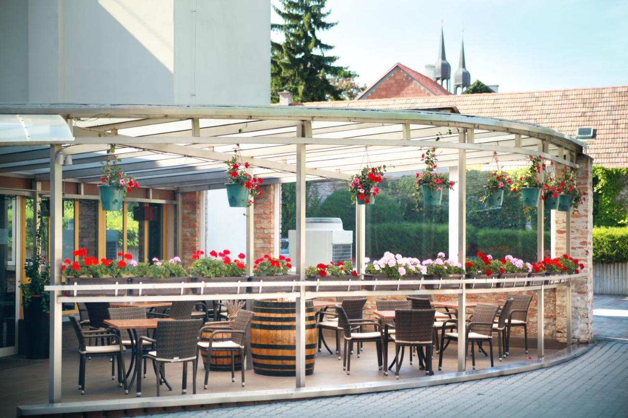 Hotel Dream Trnava Exterior foto